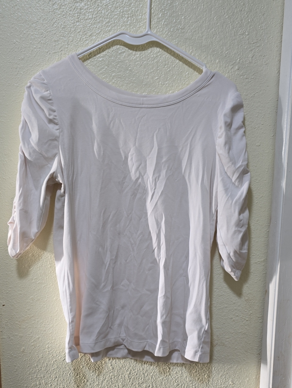 Lilly Pulitzer Soft Light Cream Ruched Sleeve Tee